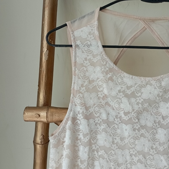 ♥️ H&M Lace Nude Top - Picture 10 of 11